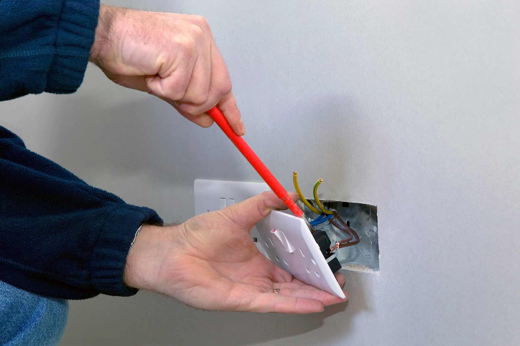 Our electricians can install plug sockets for domestic and commercial proeprties in Lower Feltham and the local area. 